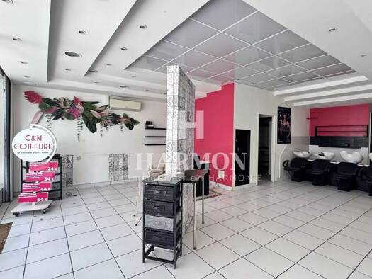 Local commercial à louer 800 € 59,3 m² de surface de vente Goundet-Moncade-Lapeyrere Orthez 64300