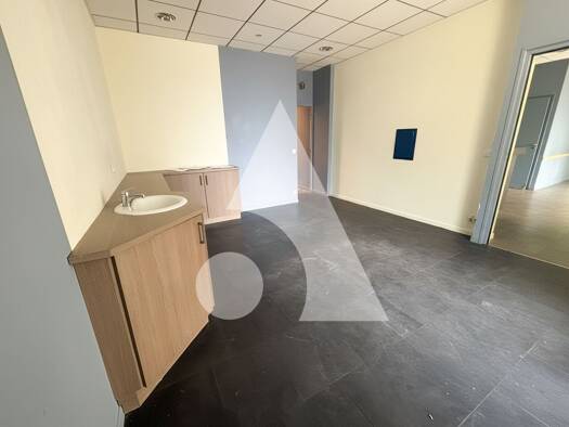 Local commercial à vendre 139 000 € 105,93 m² de surface de vente Centre Ville Valserhône 01200