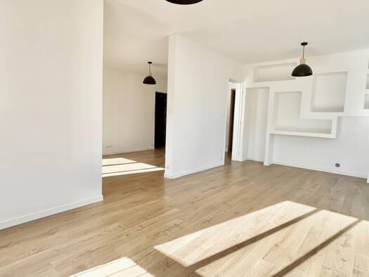 Appartement à vendre 230 000 € 4 pièces 2 chambres 87 m² Étage 4/10 Coupiane Centre La Valette-du-Var 83160