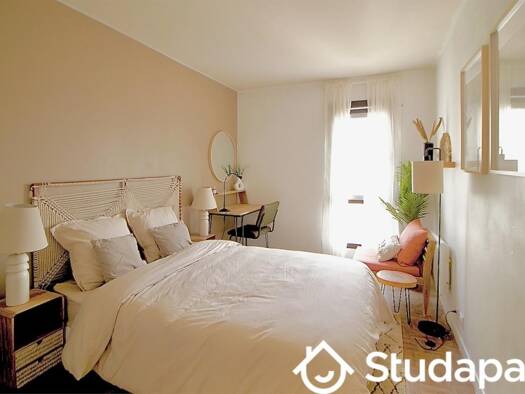 Appartement à louer 710 € 1 pièce 5 chambres 13 m² 3ème étage Pressensé-Rives de Seine Puteaux 92800
