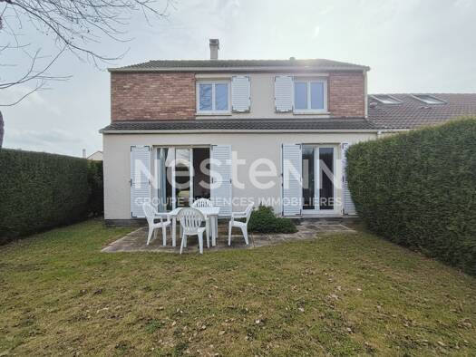 Maison à vendre 489 300 € 5 pièces 3 chambres 107 m² 298 m² de terrain Le Village Montigny-le-Bretonneux 78180