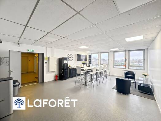 Espace bureau à vendre 131 000 € 142 m² de bureaux Saint Lazarre-Bois de l'Epine-Hippodrome Ris-Orangis 91130