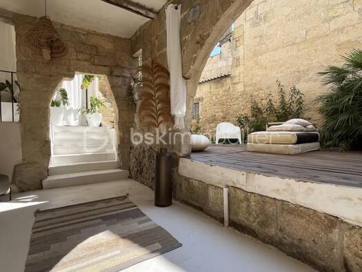 Maison à vendre 565 000 € 9 pièces 5 chambres 201 m² 221 m² de terrain Junas 30250
