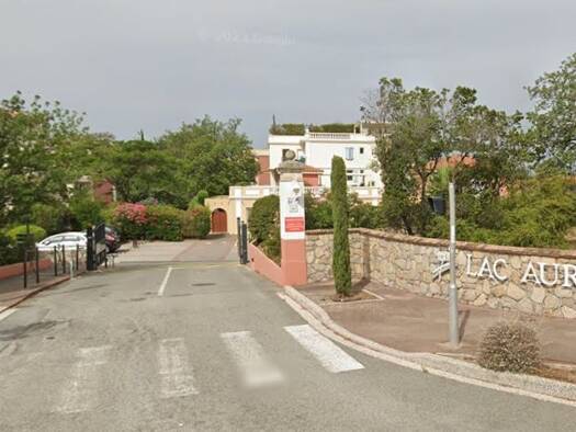 Parking à louer 40 € 12 m² Tour de Mare Fréjus 83600