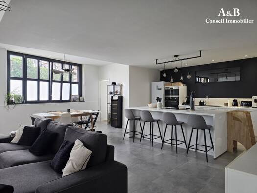 Loft à vendre 325 000 € 5 pièces 3 chambres 150 m² RDC/3 Gare Troyes 10000