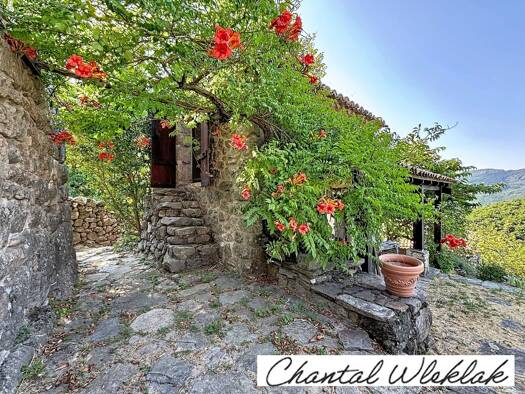 Maison à vendre 351 750 € 6 pièces 2 chambres 148 m² 110 000 m² de terrain Laboule 07110