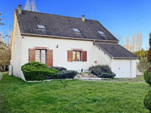 Maison à vendre 210 000 € 5 pièces 4 chambres 149 m² 1 151 m² de terrain Courtenay 45320