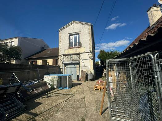 Local d'activités à vendre 285 000 € 108 m² d'espace de stockage Val Notre Dame-La Tour Billy Argenteuil 95100