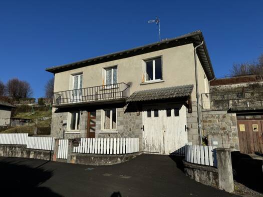 Maison à vendre 97 000 € 5 pièces 4 chambres 127,2 m² 607 m² de terrain Marmanhac 15250
