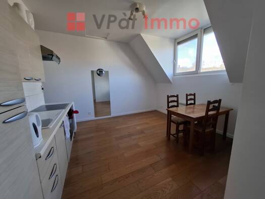 Appartement à louer 1 050 € 3 pièces 2 chambres 43 m² Étage 2/2 Forêt Gif-sur-Yvette 91190
