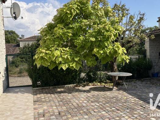 Maison de plain-pied à vendre 185 000 € 3 pièces 2 chambres 107 m² 682 m² de terrain Oradour 16140