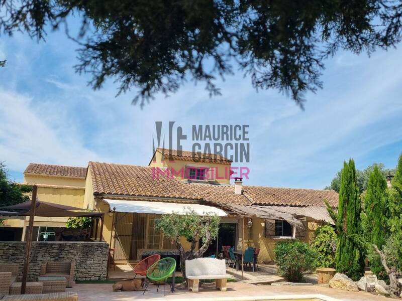 Maison à vendre, 240m², ENTRAIGUES SUR LA SORGUE