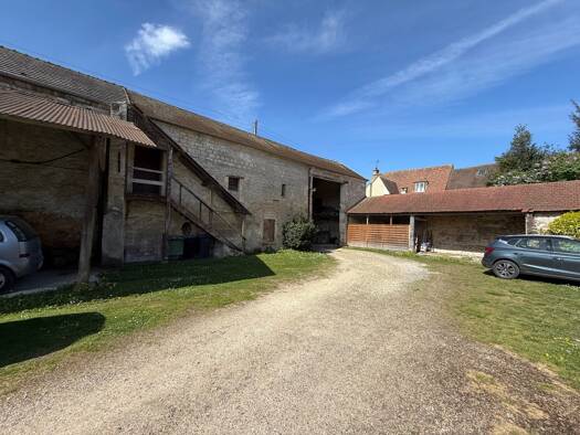 Ferme à vendre 750 000 € 30 pièces 30 chambres 550 m² 3 700 m² de terrain Chantilly 60500