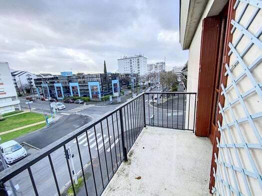 Appartement à vendre 129 000 € 3 pièces 2 chambres 75,2 m² Étage 2/2 Morier-Rigny-Pont Volant-Joué Centre Joué-lès-Tours 37300