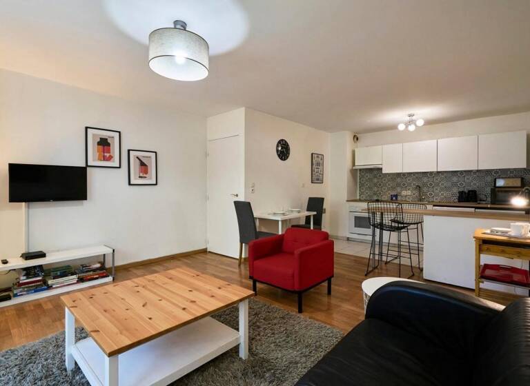 Appartement à louer 850 € 2 pièces 1<br/>chambre 44 m²<br/>superficie RDC<br/>étage Saint Maurice-Pellevoisin Lille 59777