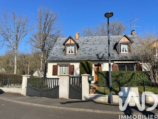 Maison à vendre 297 000 € 6 pièces 4 chambres 151 m² 749 m² de terrain Activités Orléans 45100