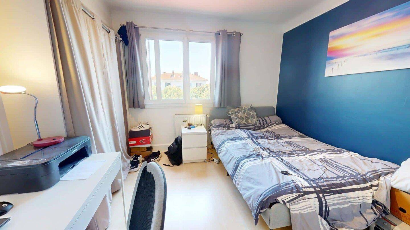 Room in Rue Séverine, Villeurbanne for 75 m² with 4 bedrooms - C — 3