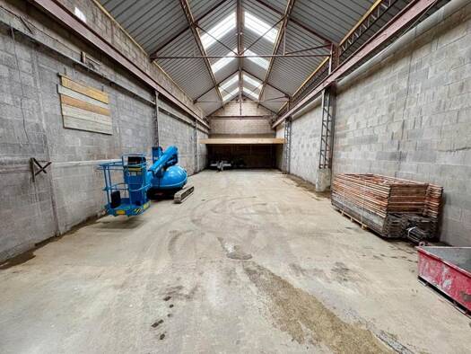 Parking à vendre 101 590 € 160 m² Saint-Amour 39160
