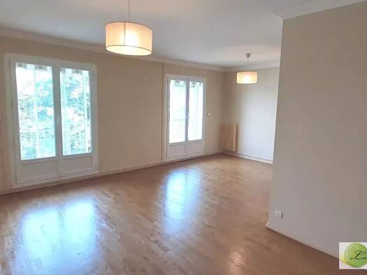 Appartement à louer 855 € 4 pièces 3 chambres 92,2 m² 2ème étage Saint Cybard-Houmeau Angoulême 16000