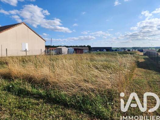 Terrain constructible à vendre 24 999 € 1 100 m² de terrain Doussay 86140