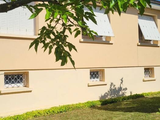 Villa à vendre 229 000 € 5 pièces 2 chambres 81 m² 595 m² de terrain Romanèche-Thorins 71570