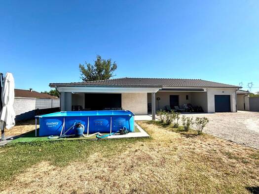 Maison de plain-pied à vendre 449 000 € 5 pièces 4 chambres 154 m² 637 m² de terrain Saint-Maurice-de-Gourdans 01800