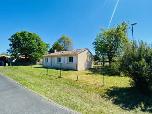 Maison de plain-pied à vendre 278 000 € 4 pièces 3 chambres 73 m² 701 m² de terrain Hourtin 33990