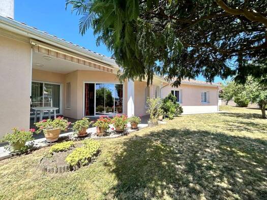 Maison de plain-pied à louer 1 300 € 4 pièces 3 chambres 137 m² 1 000 m² de terrain Peyrehorade 40300