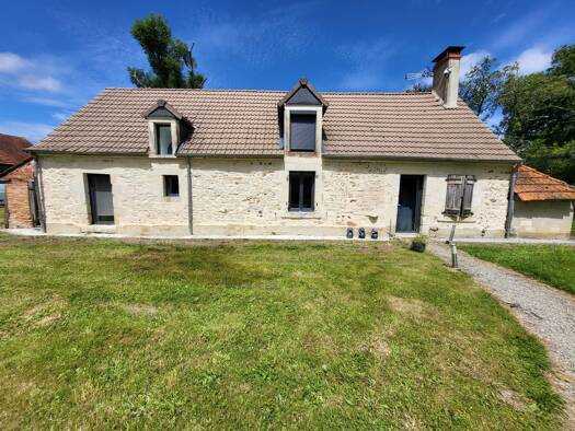 Maison à vendre 148 400 € 4 pièces 2 chambres 110 m² 3 247 m² de terrain Verneuil-sur-Igneraie 36400