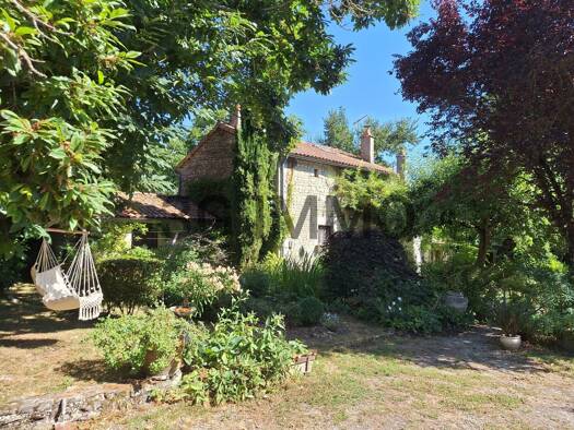 Villa à vendre 248 000 € 5 pièces 3 chambres 146 m² 4 020 m² de terrain Savigny-sous-Faye 86140