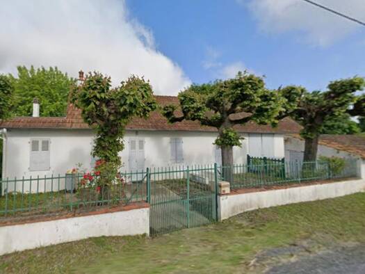 Maison de plain-pied à vendre 76 000 € 5 pièces 2 chambres 75 m² 1 575 m² de terrain Montoldre 03150