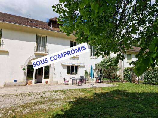 Appartement à vendre 215 500 € 7 pièces 4 chambres 189,17 m² Étage 1/2 Clairvaux-les-Lacs 39130