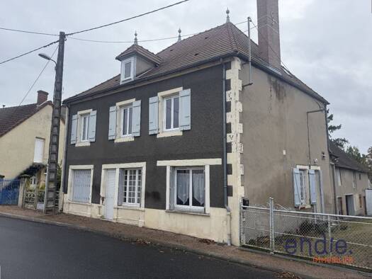 Maison à vendre 85 000 € 8 pièces 3 chambres 177 m² 2 344 m² de terrain Monétay-sur-Loire 03470