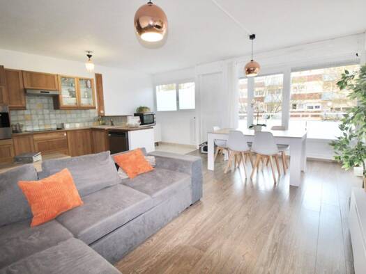 Appartement à vendre 198 000 € 3 pièces 2 chambres 74 m² Étage 2/6 Friches Maurepas 78310