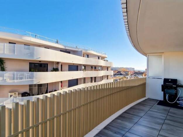 Appartement à vendre 213 000 € 2 pièces 1 chambre 46 m² Étage 3/4 Peripherie Sérignan 34410