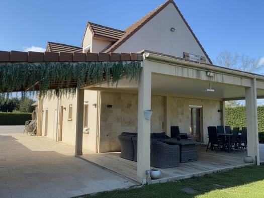 Maison à vendre 423 600 € 6 pièces 3 chambres 165 m² 921 m² de terrain Mévoisins 28130