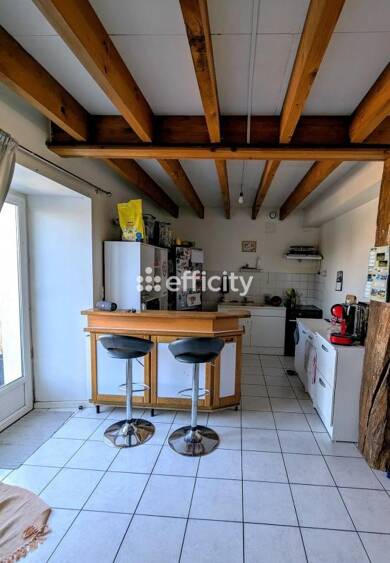 Immeuble à vendre 233 200 € 304 m² Claix 16440