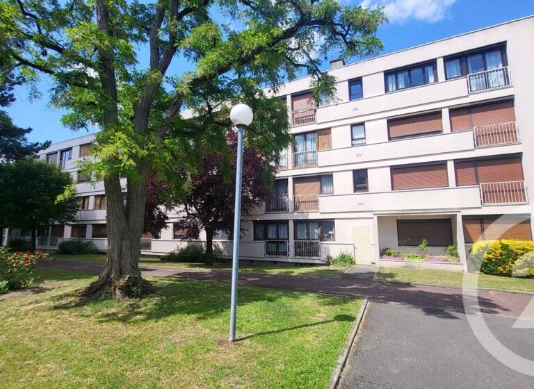 Appartement à vendre 190 000 € 4 pièces 2<br/>chambres 85 m²<br/>superficie 3ème<br/>étage Livry Gargan 93190