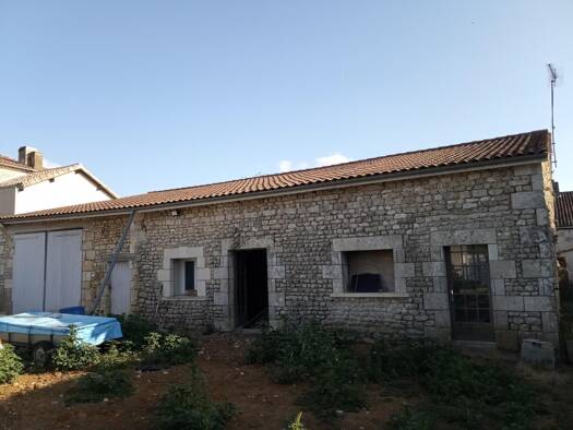 Maison à vendre 160 000 € 4 pièces 1 chambre 212 m² 1 233 m² de terrain Jazennes 17260