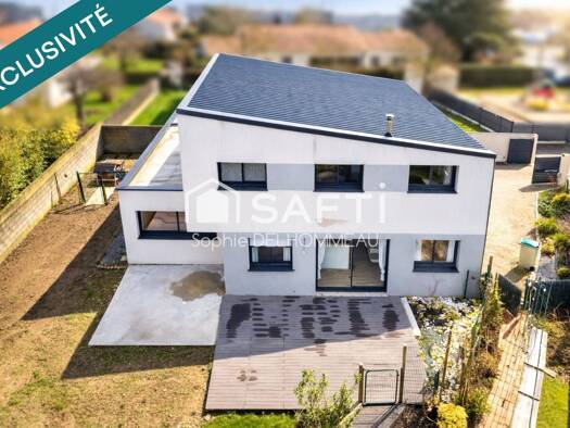 Maison à vendre 499 500 € 9 pièces 6 chambres 196 m² 602 m² de terrain Montaigu-Vendée 85600