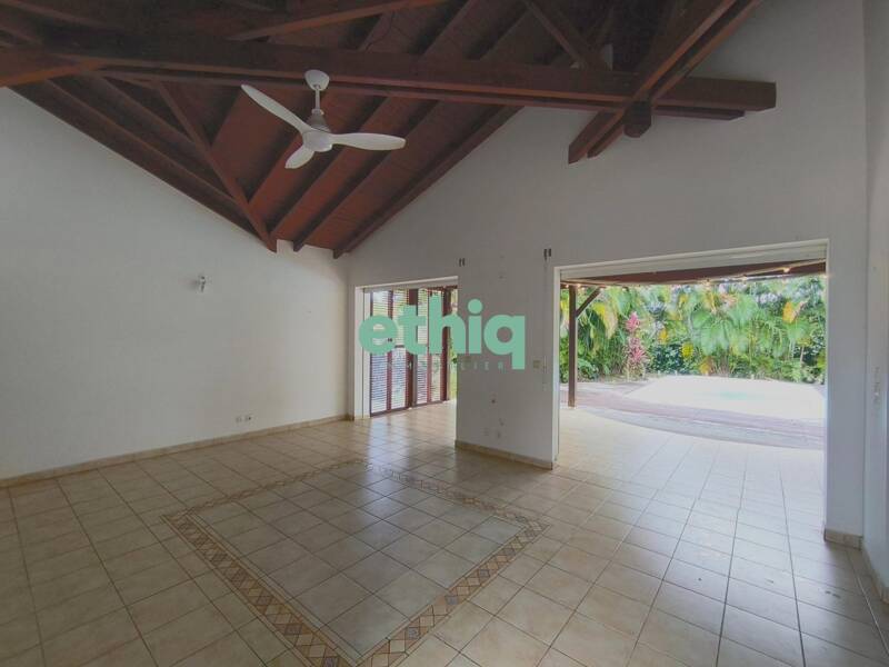 Maison à vendre, 114m², PETIT BOURG