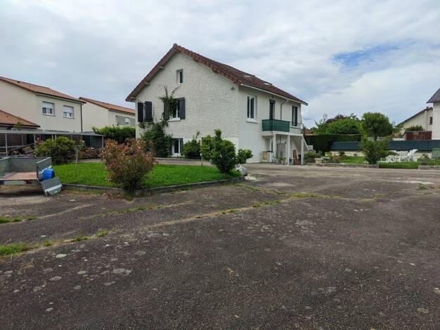 Maison à vendre 235 000 € 8 pièces 4 chambres 209 m² 1 015 m² de terrain Beaune les Mines Beaune les Mines 87280