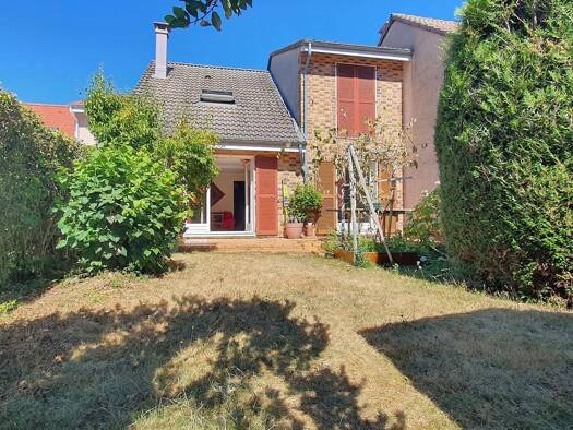 Maison à vendre 345 000 € 6 pièces 4 chambres 110 m² 301 m² de terrain Coignières 78310