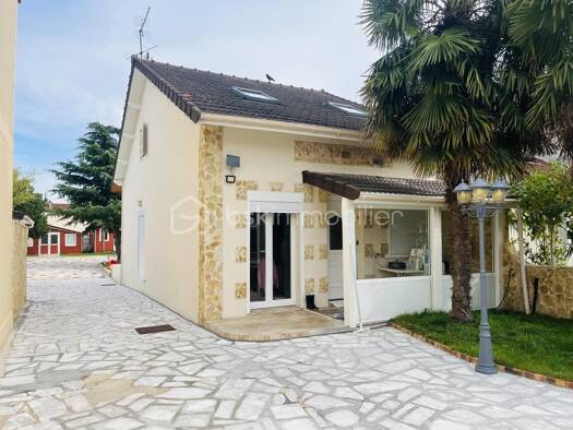 Maison à vendre 365 000 € 5 pièces 3 chambres 82 m² 557 m² de terrain General de Gaulle-Iles Montfermeil 93370