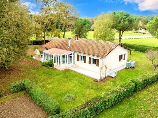 Maison de plain-pied à vendre 229 900 € 6 pièces 3 chambres 135 m² 2 445 m² de terrain Eauze 32800