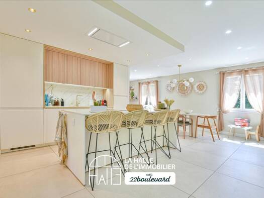 Pavillon à vendre 295 000 € 7 pièces 4 chambres 128,8 m² 3 674 m² de terrain Saint-Gence 87510