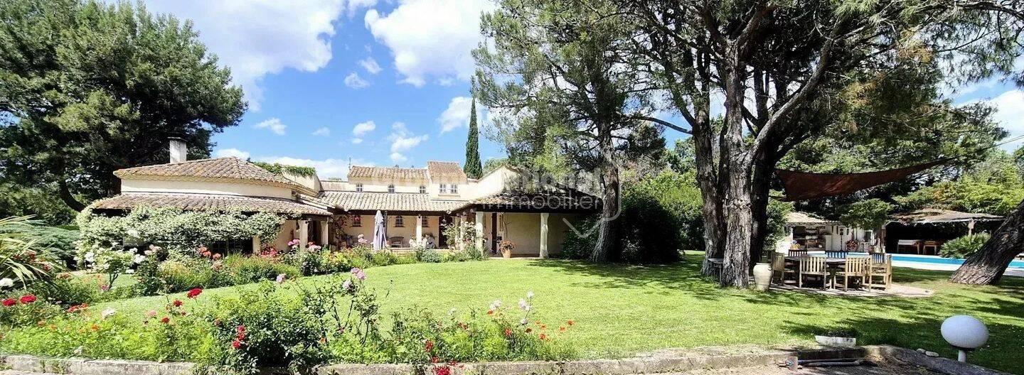 Maison à vendre, 245m², MOURIES