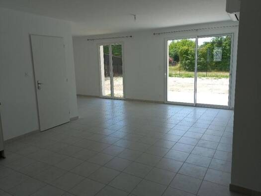 Maison de plain-pied à louer 875 € 4 pièces 3 chambres 100 m² 500 m² de terrain Valeyrac 33340