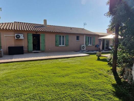 Maison de plain-pied à vendre 449 000 € 7 pièces 6 chambres 133,7 m² 726 m² de terrain St Maximin la Ste Baume 83470