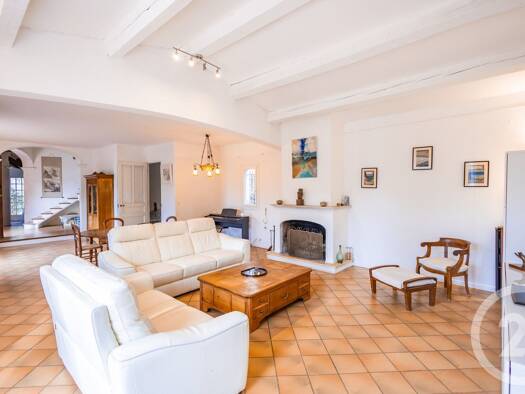 Maison à vendre 990 000 € 8 pièces 5 chambres 239 m² Ollioules 83190